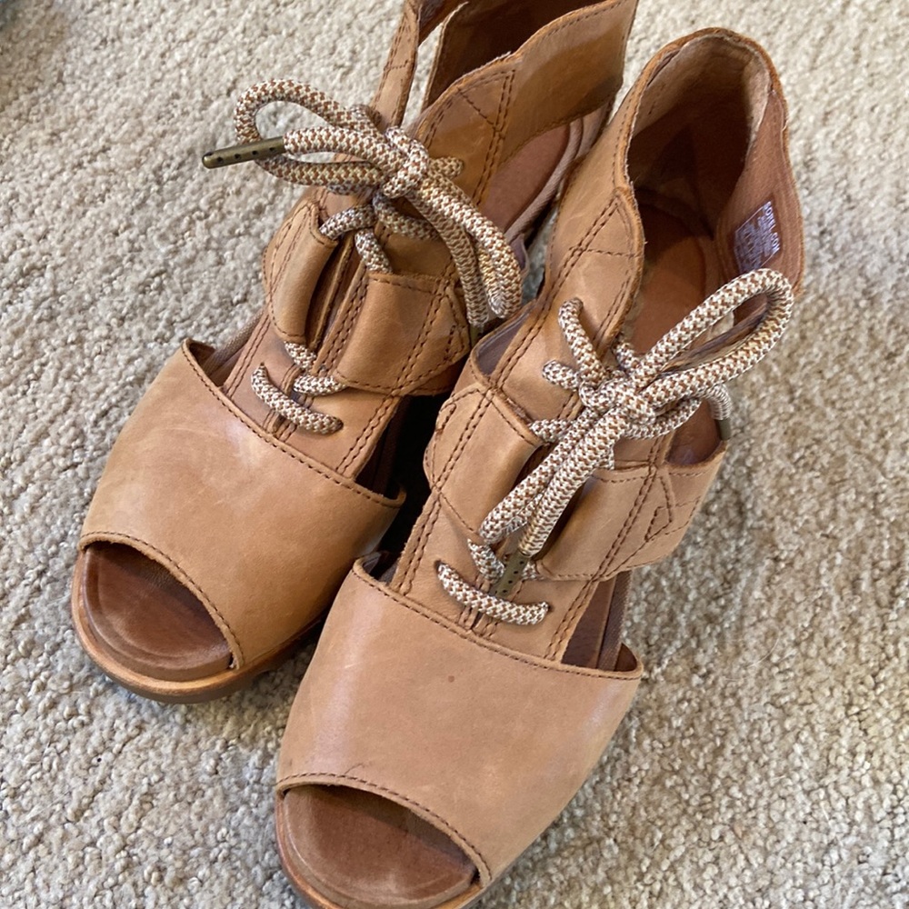 Sorel Tan Open-Toe Lace-Up Sandals
